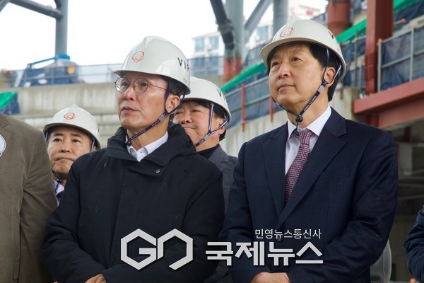 김민석 총리, 오기형 의원과 서울시 도봉구 서울아레나 공사 현장 방문 [사진제공=오기형 의원실]