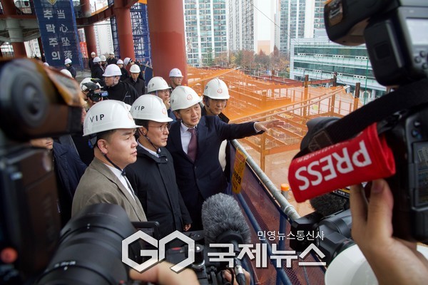 김민석 총리, 오기형 의원과 서울시 도봉구 서울아레나 공사 현장 방문 [사진제공=오기형 의원실]