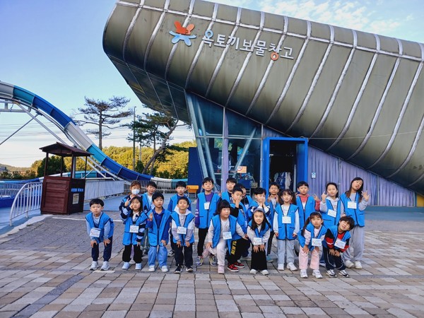 과학 특화 프로그램에 참여한 아동들이 옥토끼 우주센터를 방문 체험 (사진=김포시 제공)