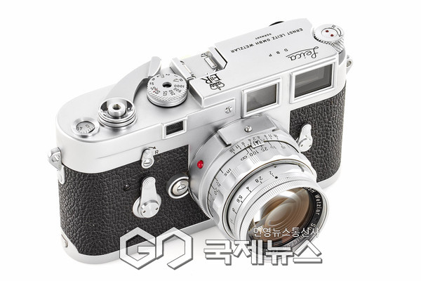 Leica M3 Queen Elizabeth / Leica MP Black Paint No. MP-114 / Leica I Mod. A Luxus [사진 제공=라이카 카메라 코리아]
