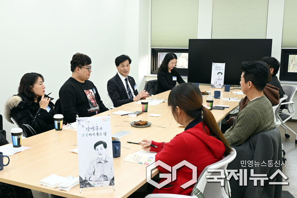 (사진제공/밀양시) 25일 밀양시 햇살문화도시관에서 열린 안병구의 소통하기 좋은 날 간담회에서 참석자들이 의견을 나누고 있다.