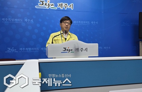 제주시는 26일 오전 제주시청 기자실에서 우도 천진항에서 발생한 교통사고의 후속 대응 브리핑을 열고 피해자 지원 상황을 면밀히 관리하는 한편, 사고 재발 방지를 위한 현장 안전관리체계를 점검하고 있다고 밝혔다.[사진=문서현 기자]