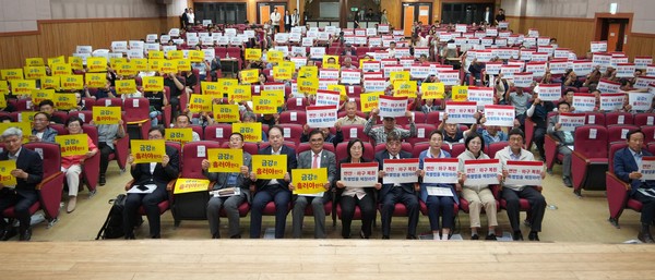 서천군은 금강하구 생태계의 체계적인 복원과 관리 기반 마련을 위한 하구복원특별법 제정 촉구 전국민 서명운동을 26일부터 전개한다. (사진/서천군 제공)