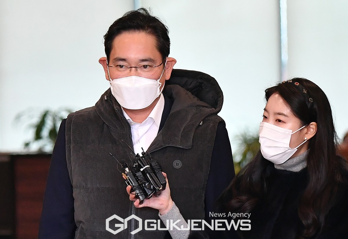 속보] 홍라희 명예관장, 보유 삼성물산 주식 전량 이재용 회장에 증여 < 종합 < 경제 < 기사본문 - 국제뉴스