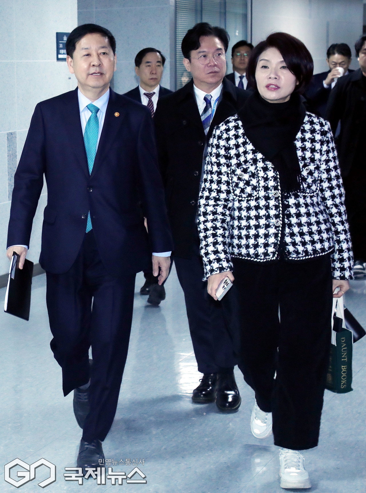 당정협의회에 참석하는 구윤철-한정애
