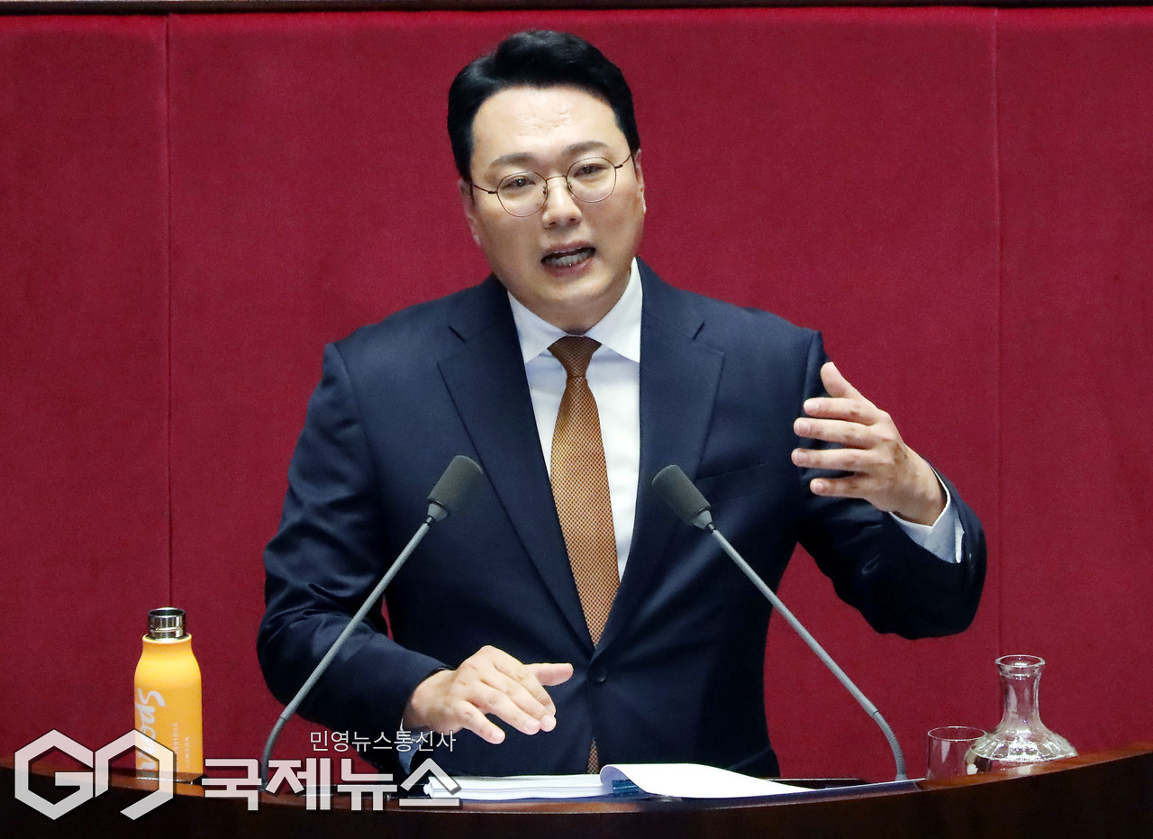 필리버스터하는 천하람 < 포토뉴스 < 포토 < 기사본문 - 국제뉴스