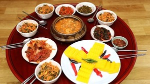 '<b>동네 한바퀴</b>' <b>전주</b> 황포묵·피순대·서학동 예술마을·막걸리골목 소개