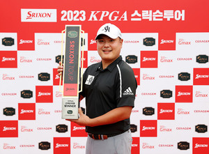 문준혁, 3타 차 뒤집고 '2023 KPGA 스릭슨<b>투어</b> 19회 대회' 역전 우승 쾌거