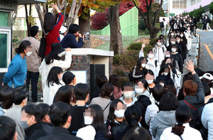 <b>수능</b>시험 <b>등급컷</b>, 성적표 발표일 '<b>수능</b>만점자 1명 누구'