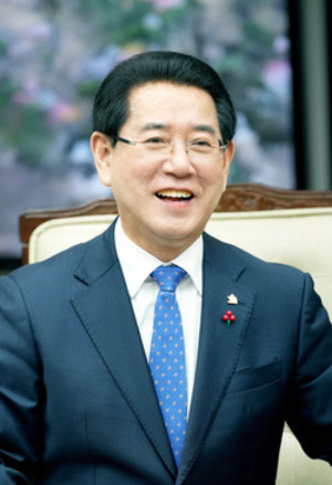<b>김영록</b> <b>지사</b>-김산 <b>군수</b> "<b>무안</b>국제공항 활성화 협력"