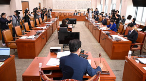 법사위 소위, 여당 불참 속 '<b>채상병 특검법</b>' <b>심사</b>