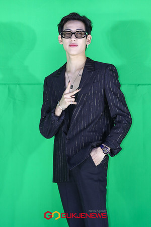 "스트레스 컸다" <b>뱀뱀</b>, SNS <b>의미심장 심경</b>글 해명