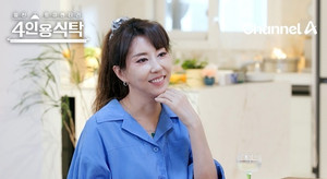 '<b>4인용식탁</b>' <b>김완선</b>, 친이모 故한백희 언급...나이·프로필