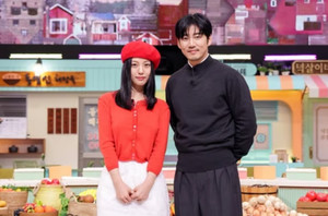 '<b>아무도 없는 숲속에서</b>' 윤계상 고민시, 美친 예능감 주목
