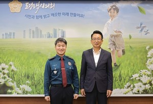 강정구 평택시의회 의장, 장정진 평택경찰서장 접견