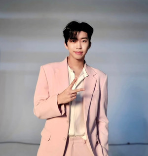 "DM 논란에도 여전히 강력한 <b>팬덤</b>"...<b>임영웅</b>, 194주 연속 '정상'