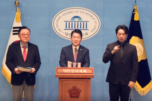 <b>안철수</b>·<b>고동진</b>, <b>반도체특별법</b> 2월 국회 통과 촉구