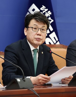 진성준 "<b>정년연장 국회 특위</b> 만들자"