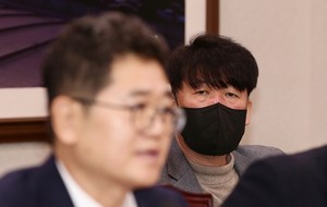 <b>여객기 참사 특별법 공청회</b> 진술듣는 유가족