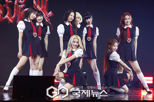 유니스(UNIS), 'SWICY' 컴백 쇼케이스…청량美 폭발!