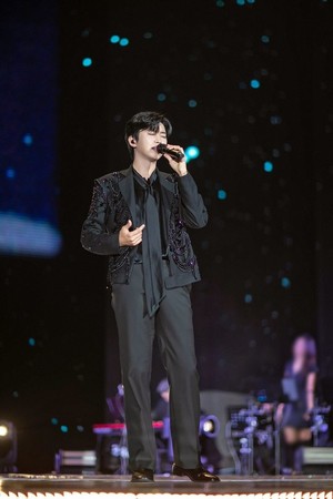 임영웅, 아이돌 넘어선 212주 연속 1위! 대체 어떤 매력으로...