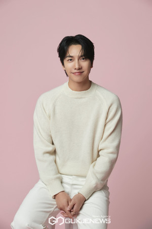 이승기, 처가 법률 위반 논란 후 '불후의 명곡' 복귀... 진정성 논란에 시선 집중