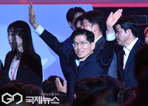 <b>김문수</b>, 국힘 대선 후보 확정…그의 <b>프로필</b>과 나이는?