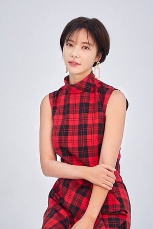 충격! 황정음, 43억 회삿돈 투자 논란… 소속사 공식입장 발표: '현재 상황 정리 중'