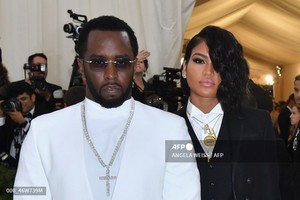 콤스 전여친 캐시, 암울한 증언 쏟아내 - 뉴스 썸네일 이미지