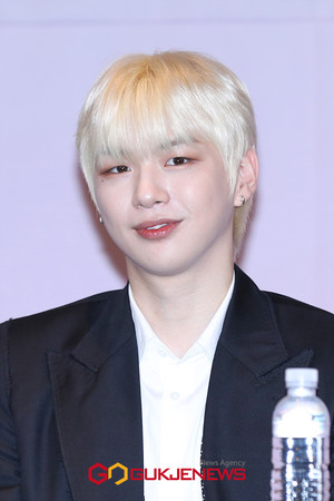 강다니엘, 9개월 만의 컴백! 몽환적인 분위기의 여섯 번째 미니앨범 'Glow to Haze' 전격 공개