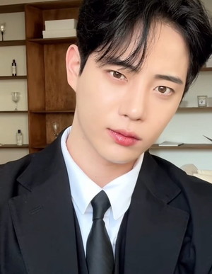 모델 <b>김종석</b>, 안타까운 사망 소식…유족, "<b>악성 루머</b> 자제 부탁"