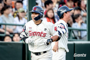 "사직에 뜬 별, <b>신인 박재엽</b> 데뷔 첫 <b>홈런</b>"...<b>롯데</b>, 한화 5연승 발목 잡...