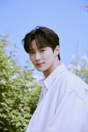 변우석, 웹툰 원작의 화제작 '나 혼자만 레벨업' 출연 확정! 몬스터 사냥꾼의 전설을 쓰다