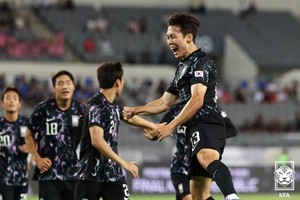 [2025 동아시안컵] 홍콩 꺾고 '<b>한일전</b>' 성사...조별순위와 경기일정