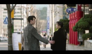 '<b>서초동</b> 인물<b>관계</b>도' 심경 <b>변화</b> 찾아온 <b>이종석</b>, <b>문가영</b> 향해 '한 걸음'