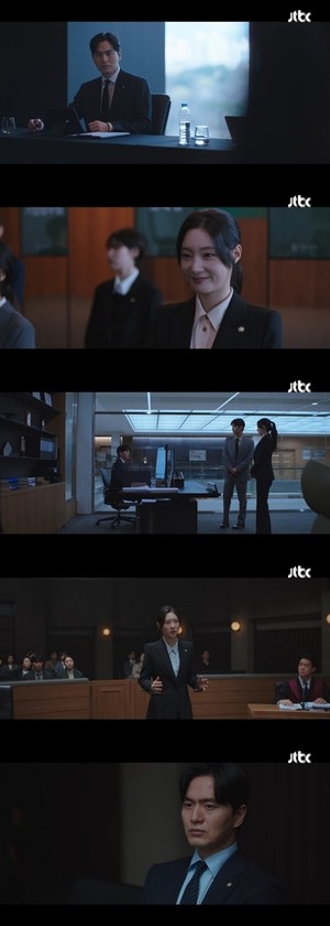 '<b>에스콰이어</b>' <b>이진욱</b>·<b>정채연</b> 강렬한 첫만남...시청률 3.7%