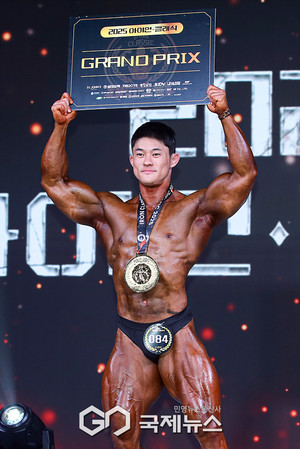 [GJ포토] 홍도검, '2025 아이언클래식 클래식피지크 오버롤 수상' - 뉴스 썸네일 이미지