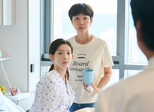 <b>염정아</b>, 김미경 <b>딸</b> 아니었다...박해준 前부인 오나라 등장한 이유