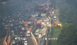 서울 <b>구룡마을</b> 건물서 큰 불...인력 153명 동원 '<b>화재 진압</b> 중'