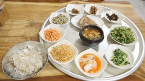 '<b>동네한바퀴</b> 안동' 중앙신시장 문어·햄프씨드젤라토·6000원 보리밥 가...