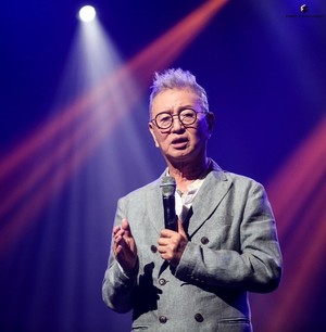 병문안 온 후배들과 전유성