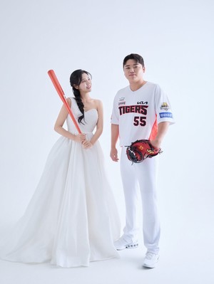 KIA 포수 <b>한준수</b>, 전 LG 치어리더 <b>김이서</b>와 <b>결혼</b>…"평생의 팀 꾸린다"