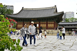 [국제포토] <b>고궁</b>에서의 <b>추석 연휴</b>