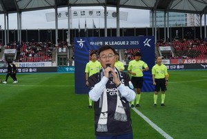 신상진 <b>성남</b>시장, <b>성남FC 홈경기</b> 찾아 선수단 격려