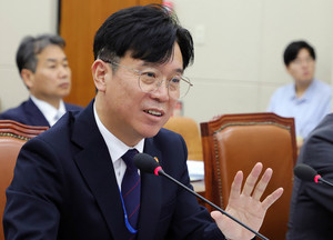<b>김영훈</b>, <b>노동정책</b> 4대 방향 제시