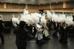 제주 무용계 첫 '이머시브 춤극' 탄생..."관객이 무대 안" - 뉴스 썸네일 이미지