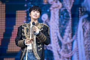 <b>임영웅</b>, 전국투어 <b>콘서트</b> '<b>올 매진</b>'...19일부터 광주 공연
