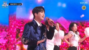 <b>이찬원</b>, '<b>가요대축제</b>' 열기 책임진 '오늘은 왠지'→'울긴 왜 울어' 무대...