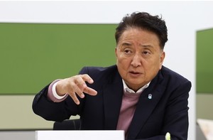 <b>충북</b>경찰, <b>김영환</b> <b>지사 돈봉투 수수</b> 의혹 2차 조사