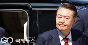 윤석열 내란죄 재판 13일로 연기
